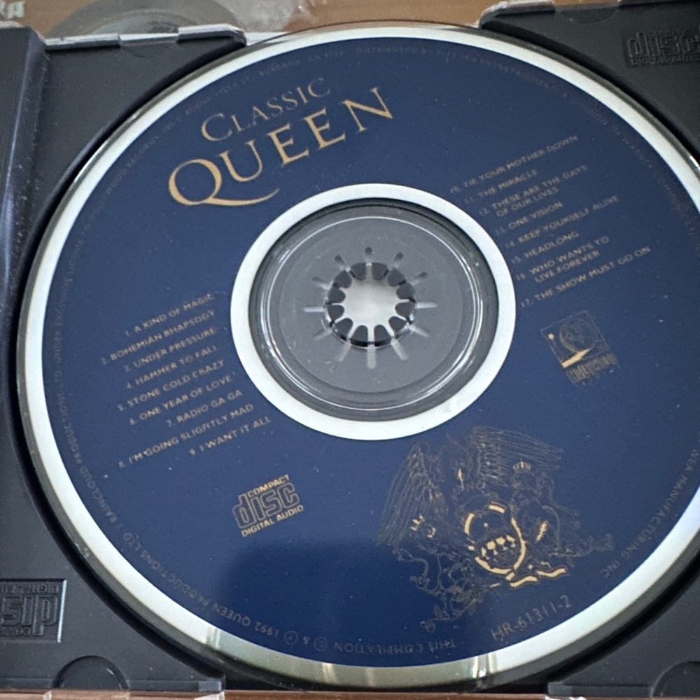Classic Queen CD - Picture 2 of 7